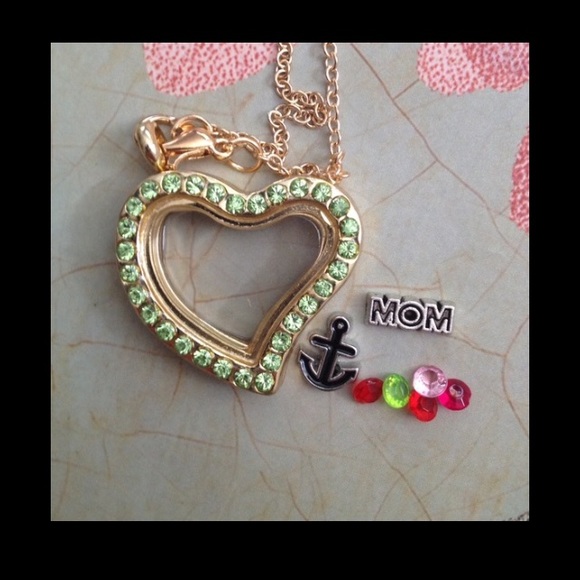Jewelry - 💥5 for $25💥 MOM Floating Charm locket Necklace